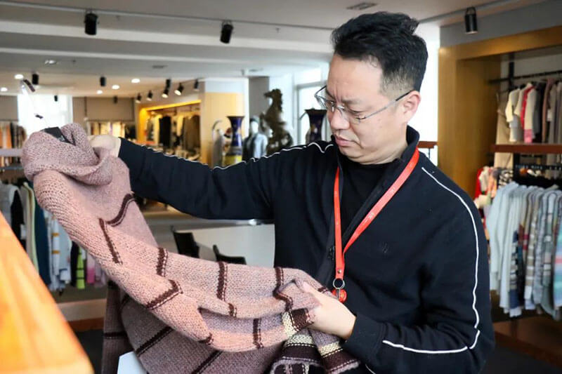 兩名員工獲得第六屆“威海市優(yōu)秀職工”榮譽(yù)稱號