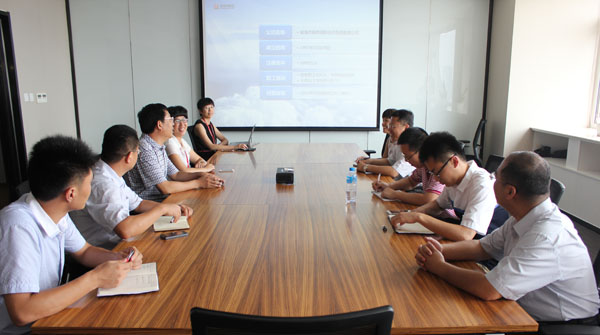 海淀區(qū)委組織部、中國人民大學(xué)調(diào)研組一行來聯(lián)橋集團考察調(diào)研
